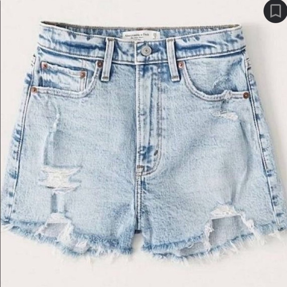 ABERCROMBIE The Mom Short High Rise Light Wash Size 25/0